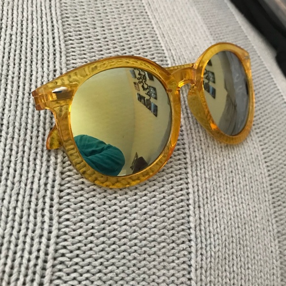 Yellow rounded mirror sunglasses - Picture 2 of 5